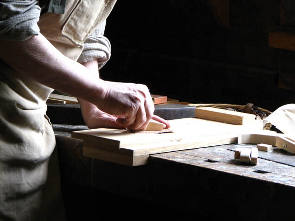 Nacemos de la influencia y formación  heredada en el sector de la <strong>carpintería de madera y ebanistería  en Bonastre.</strong>